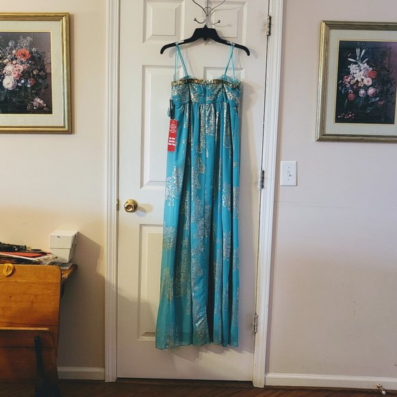 BNWT Strapless Floor Length Formal SO Lightweight & Gorgeous! (Straps included) - Picture 8 of 16